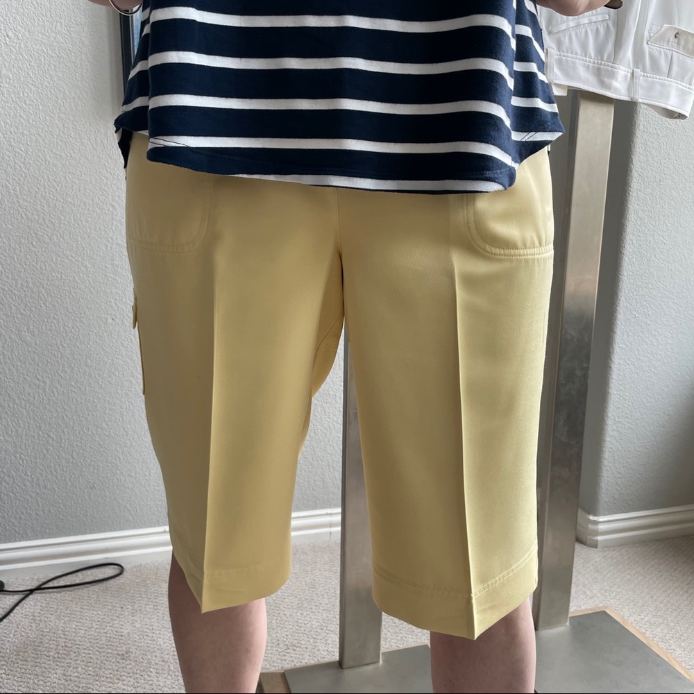 2 pairs of women’s IZOD golf shorts size 16